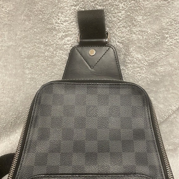 LOUIS VUITTON Damier Graphite Avenue Sling Bag - Picture 6 of 12